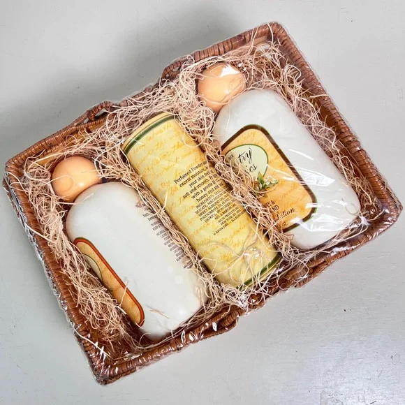 Vintage Avon Country Classics Gift Basket Bath Gelee, Lotion & Powder Set 1989‎ - Picture 2 of 4